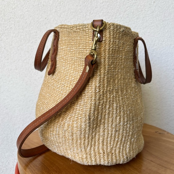 Cream and Brown Crossbody Bag with Woven Texture - Picture 3 of 8